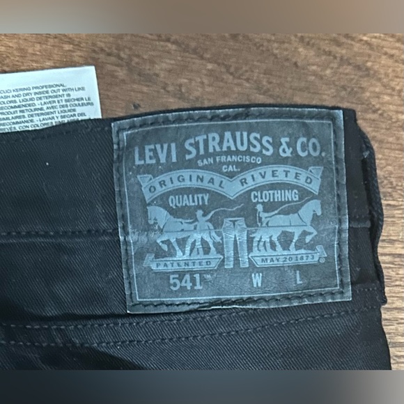 Black Levi’s Jeans Big and Talk - Picture 3 of 7